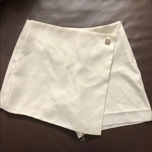 NWOT White Zara Shorts